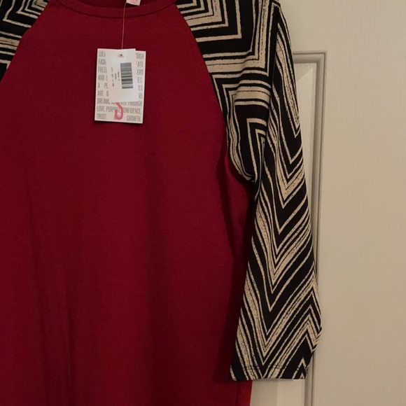 NWT LuLaRoe Randy top HTF with chevron sleeves - Picture 4 of 4